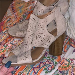 Vanity wedges
